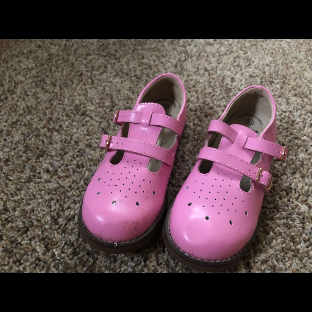 Pink Footmate buckle shoes